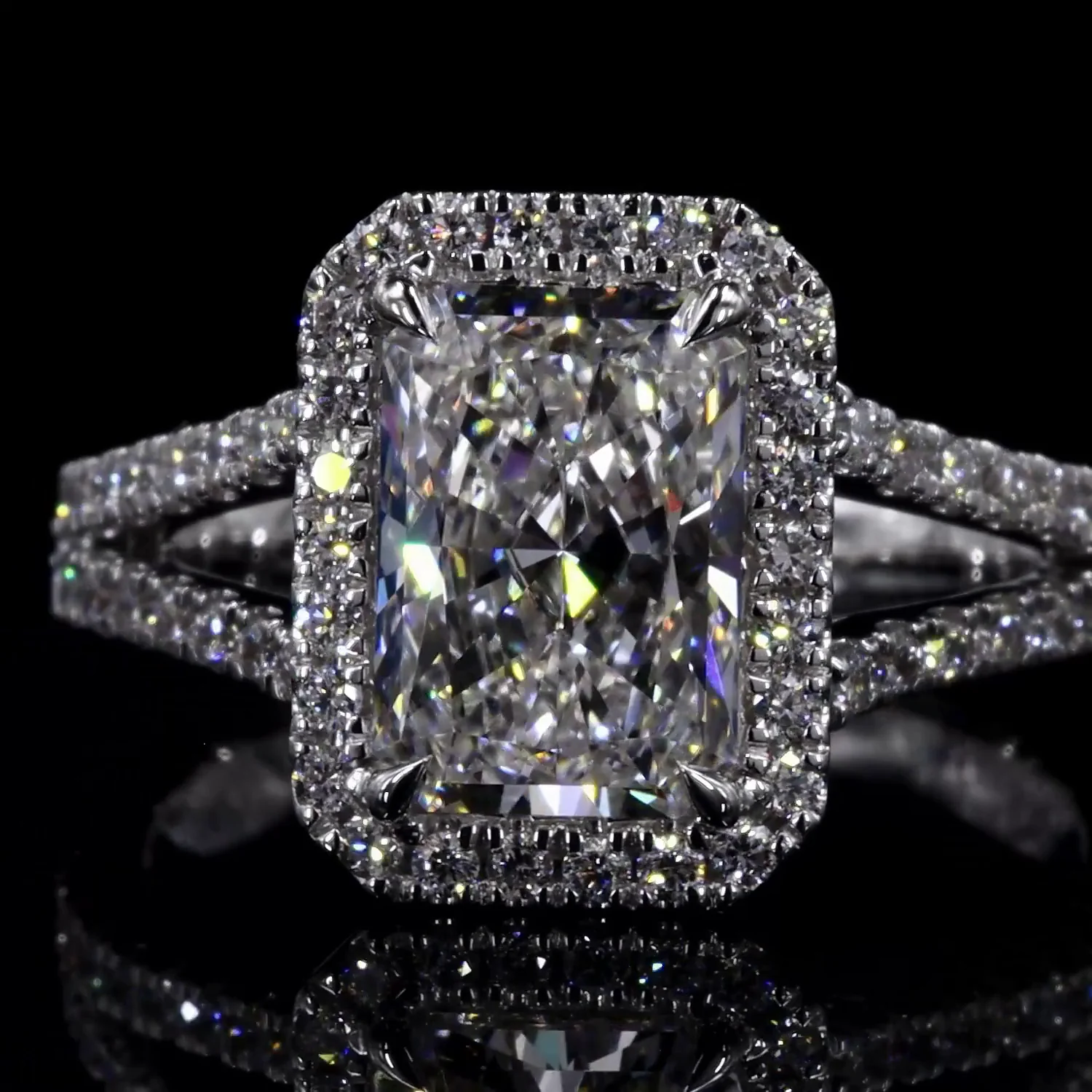 2.54 Cts Platinum Radiant Shape Split Shank Ring - Image 2