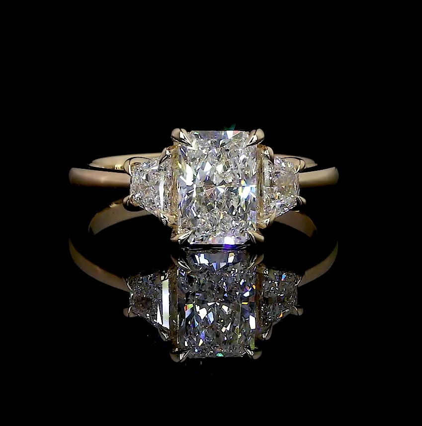2.72 Cts 14k Yellow Gold Radiant Shape 3 Stones Ring - Video