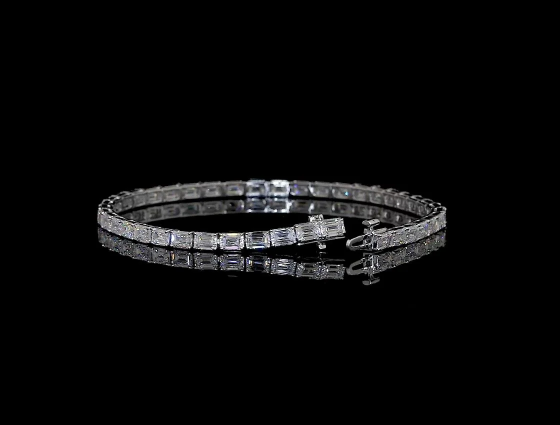 6.13 Cts 14k White Gold Emerald Shape Tennis Bracelet - Image 3