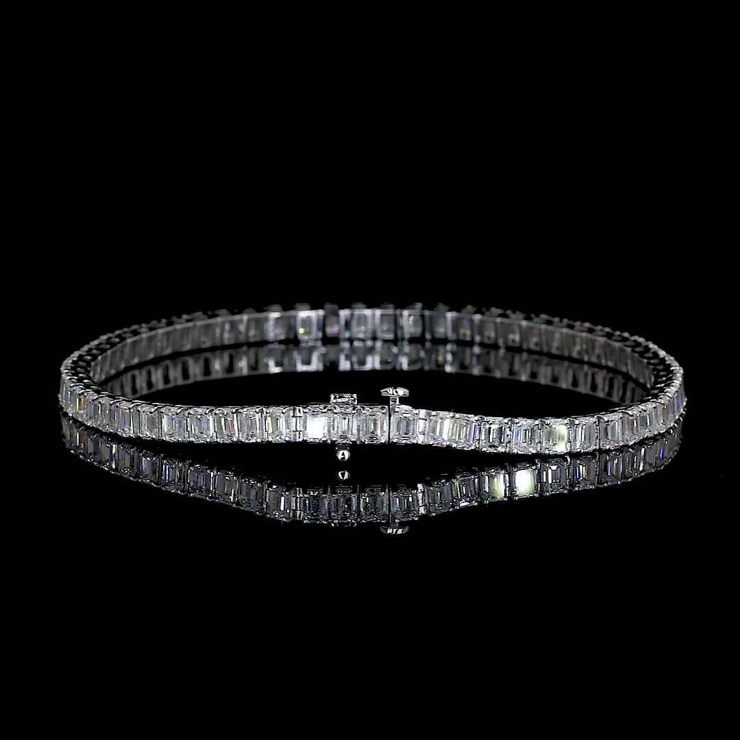 10.4 Cts 14k White Gold Emerald Shape Tennis Bracelet - Image 2