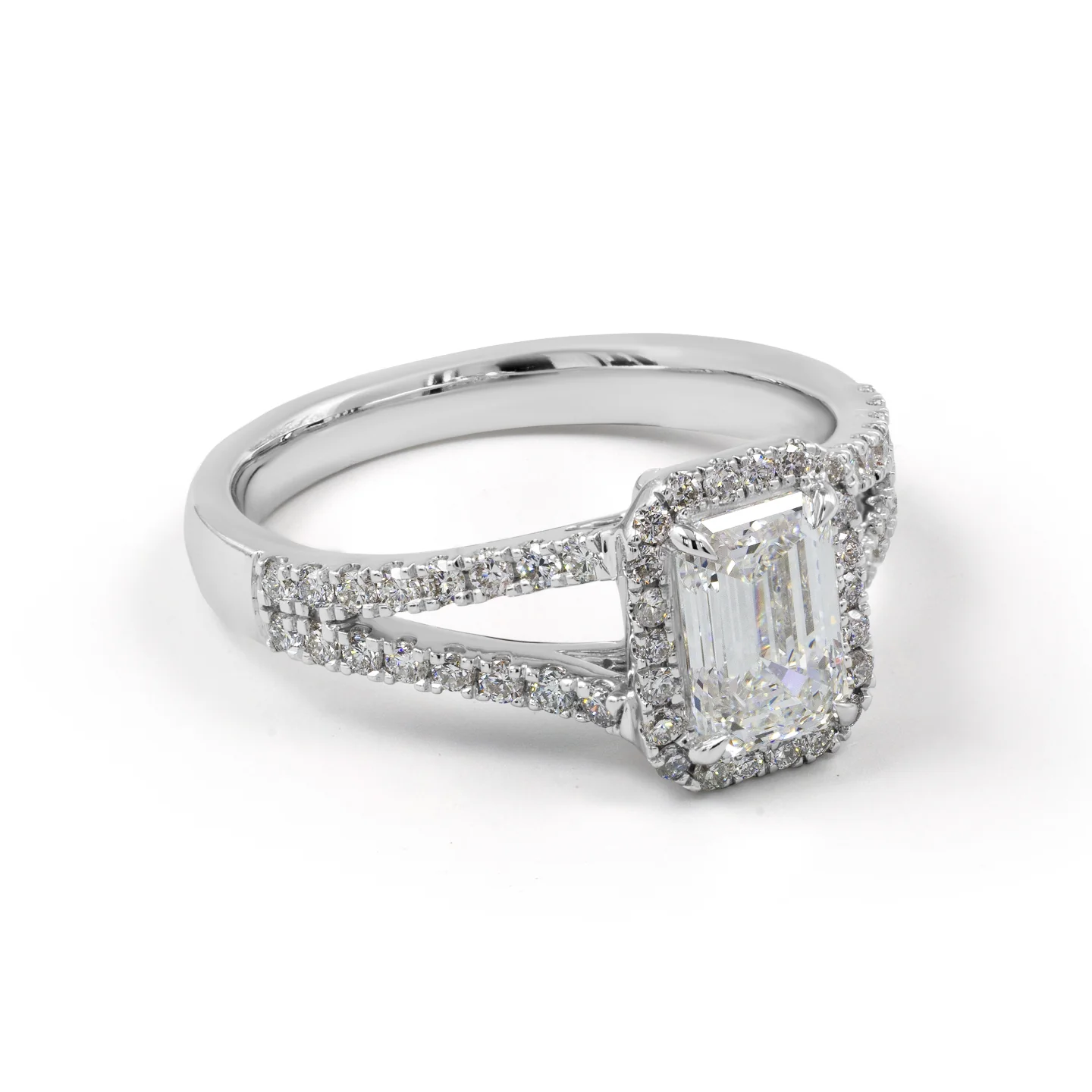 1.42 Cts 14k White Gold Emerald Shape Split Shank Ring - Image 4