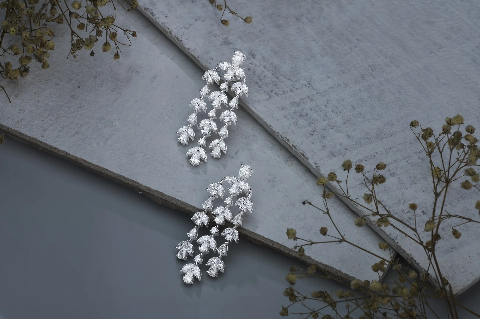 15.3 Cts 14k White Gold Mix Shape Special Earring - Image 2