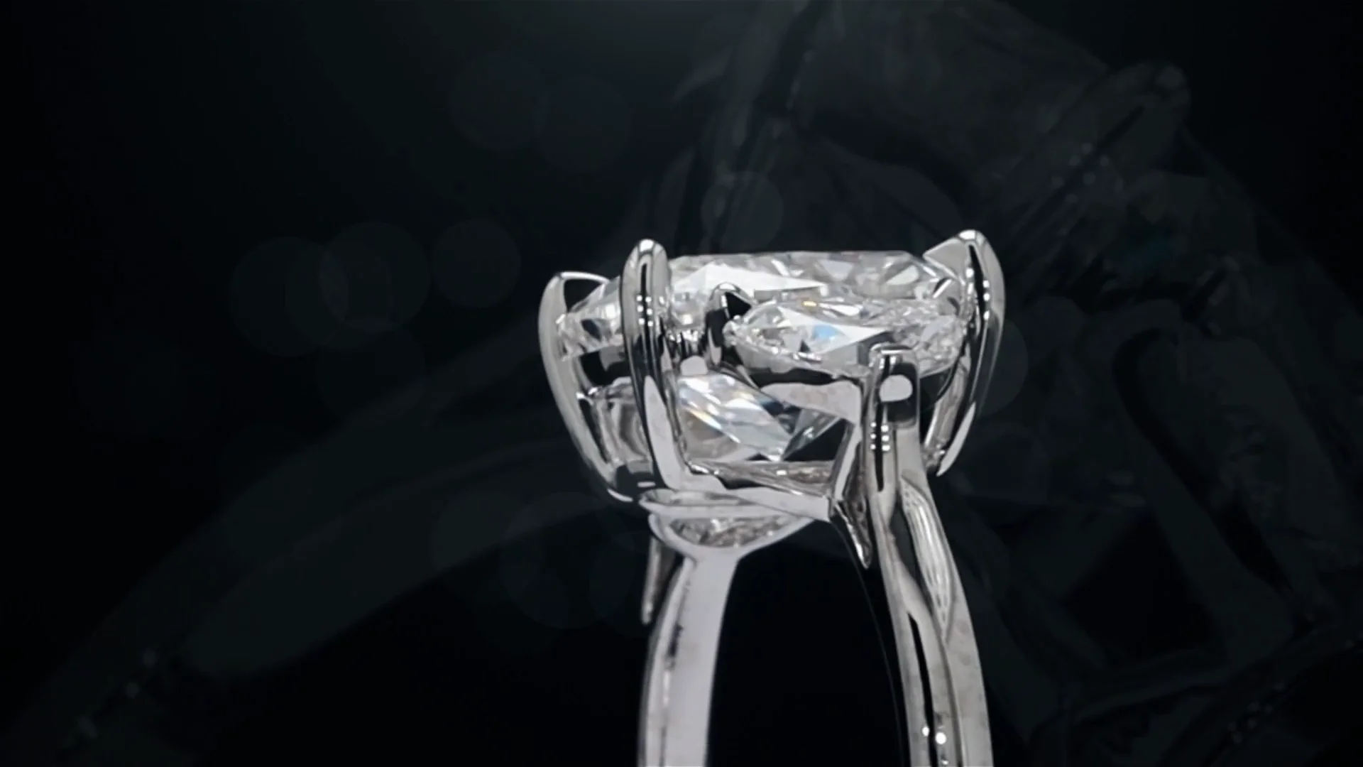 4.79 Cts 14k White Gold Cushion Modified Shape 3 Stones Ring - Image 2