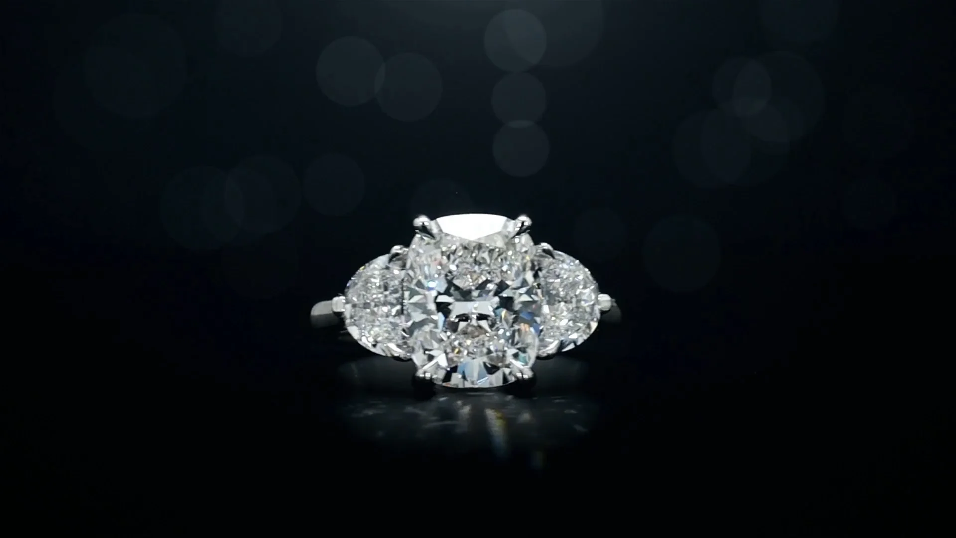 4.79 Cts 14k White Gold Cushion Modified Shape 3 Stones Ring - Image 3