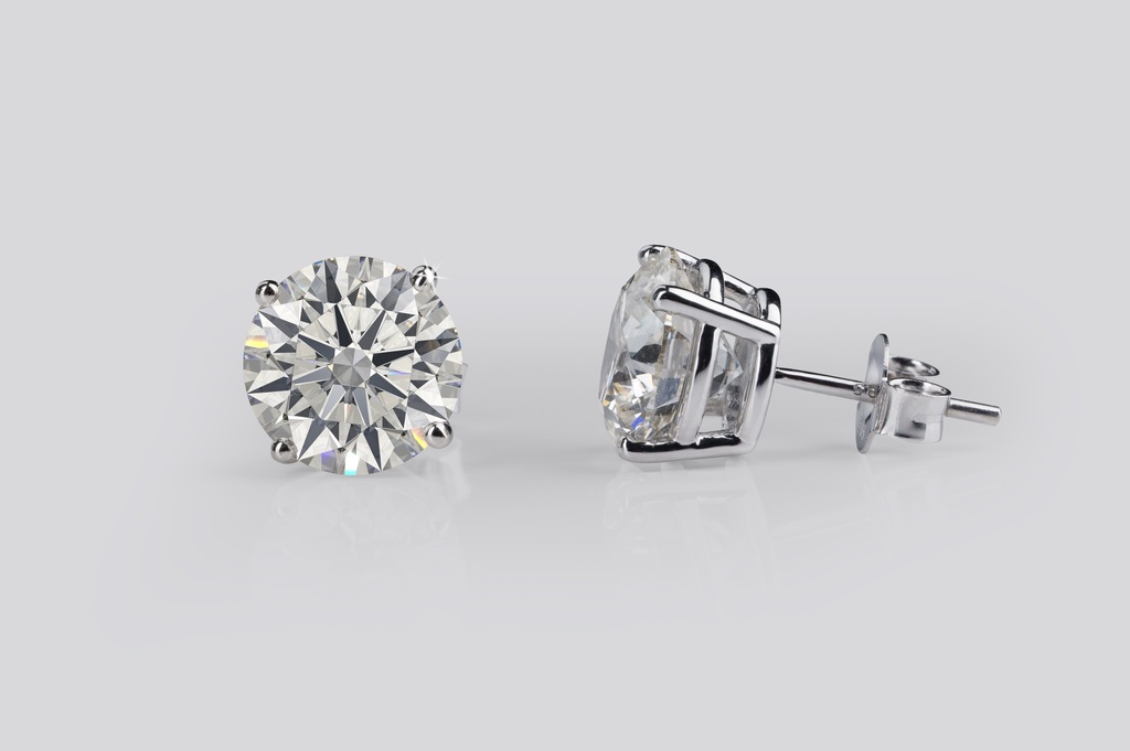 1.53 Cts 18k White Gold Round Shape Studs Earring - Video