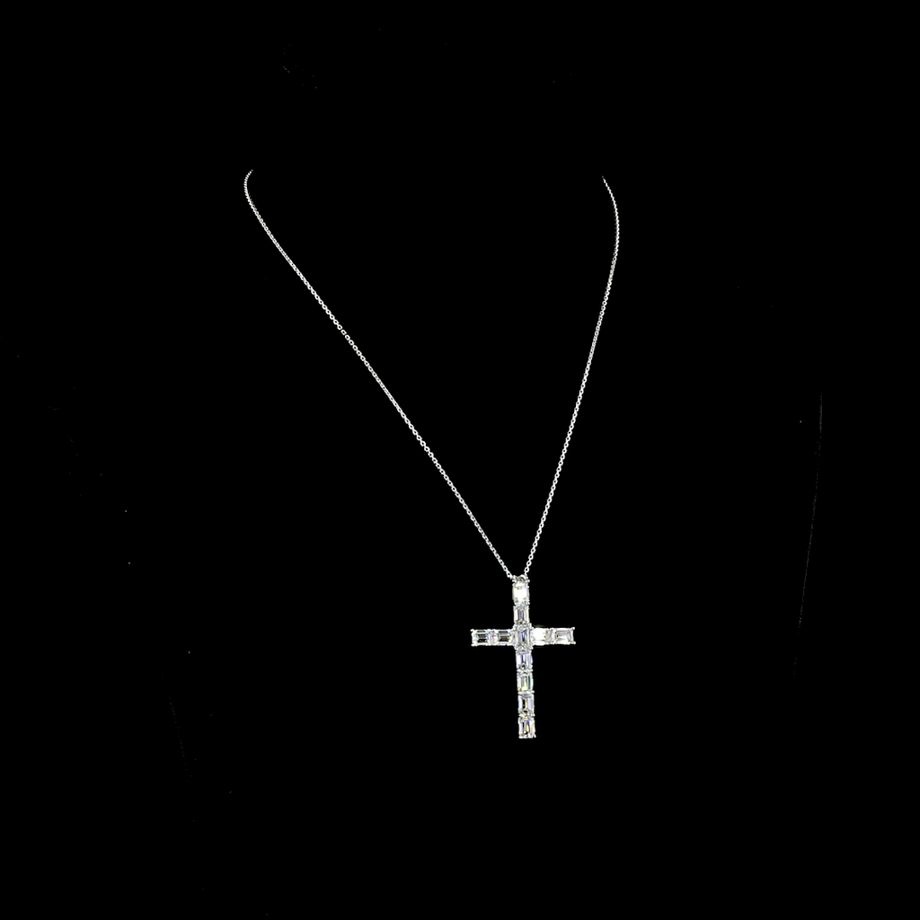 5.61 Cts 14k White Gold Emerald Shape Symbol Pendant - Video