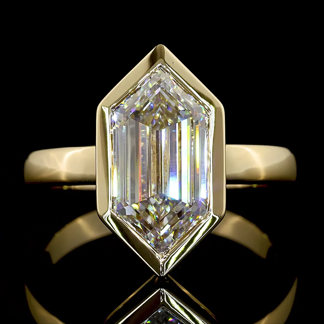 3.22 Cts 14k Yellow Gold Step Marquise Shape Solitaire Ring - Image 3