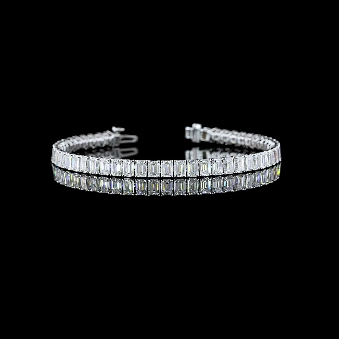 11.05 Cts 14k White Gold Emerald Shape Tennis Bracelet - Video