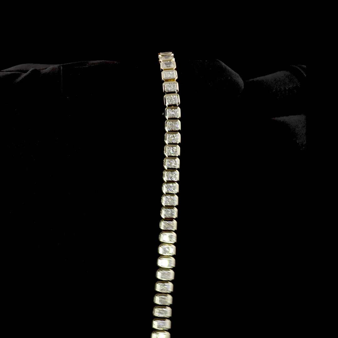 11 Cts 14k Yellow Gold Radiant Shape Tennis Bracelet - Image 4