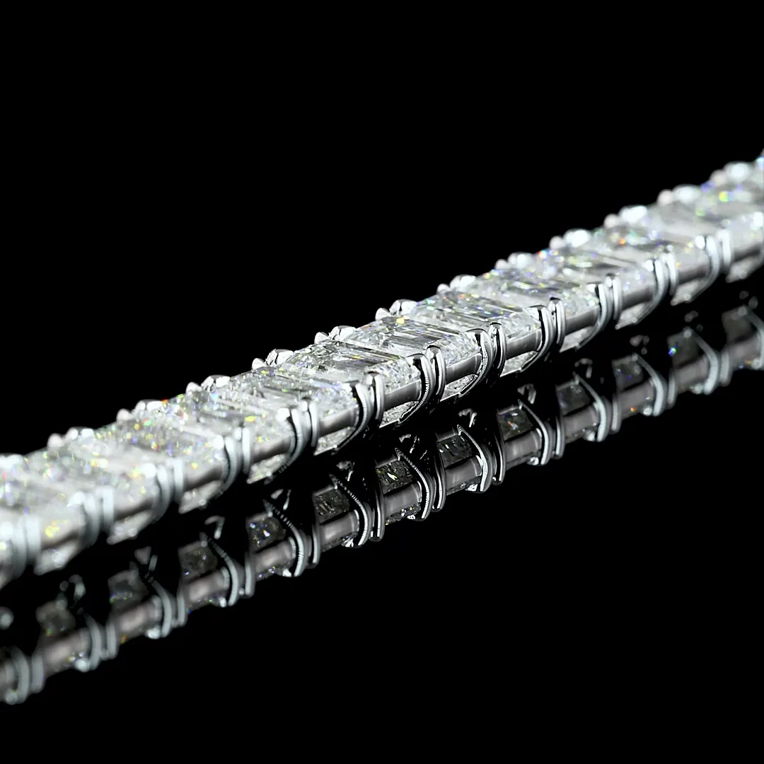 15.25 Cts 14k White Gold Emerald Shape Tennis Bracelet - Image 3