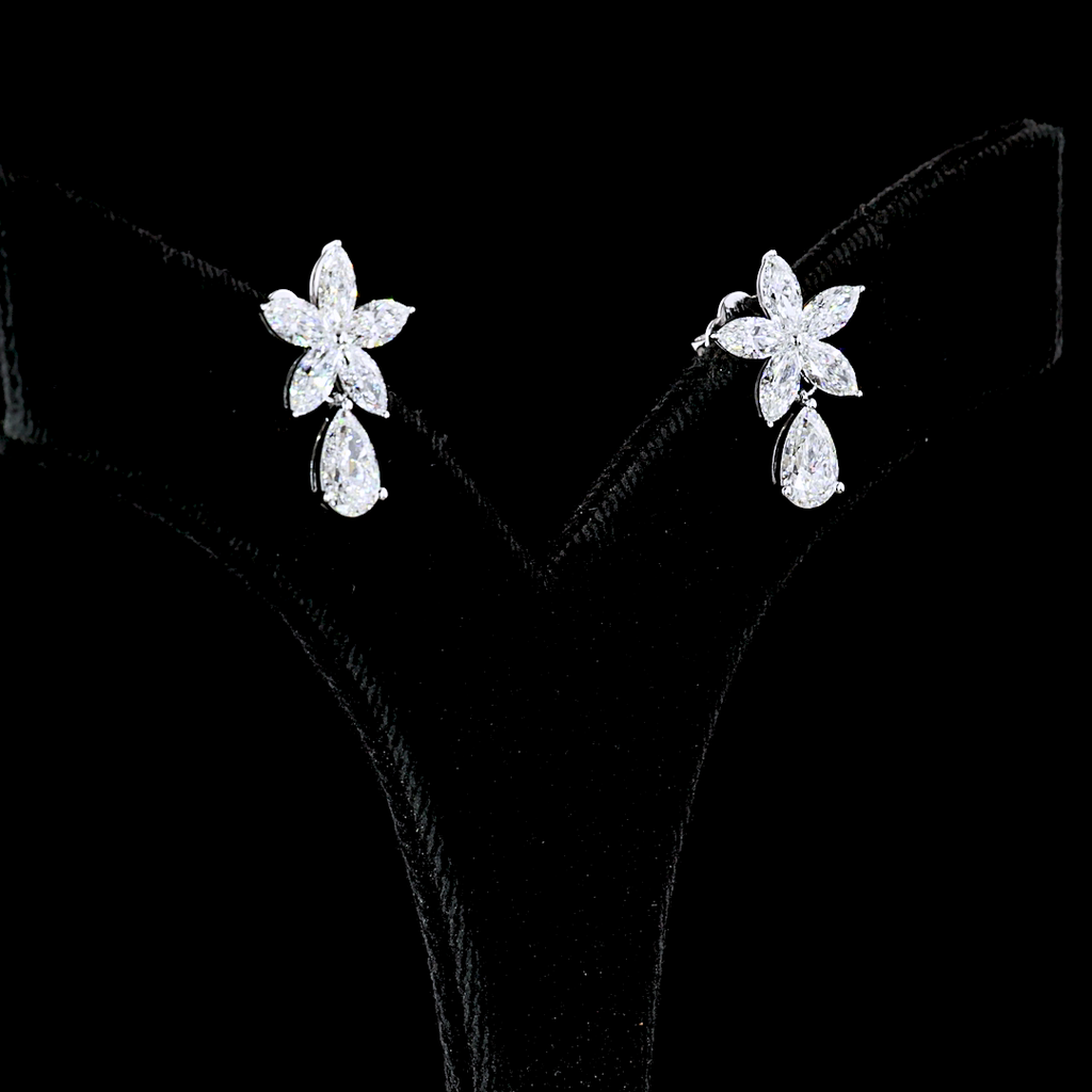 3.12 Cts 14k White Gold Pear Shape Hanging Earring - Video