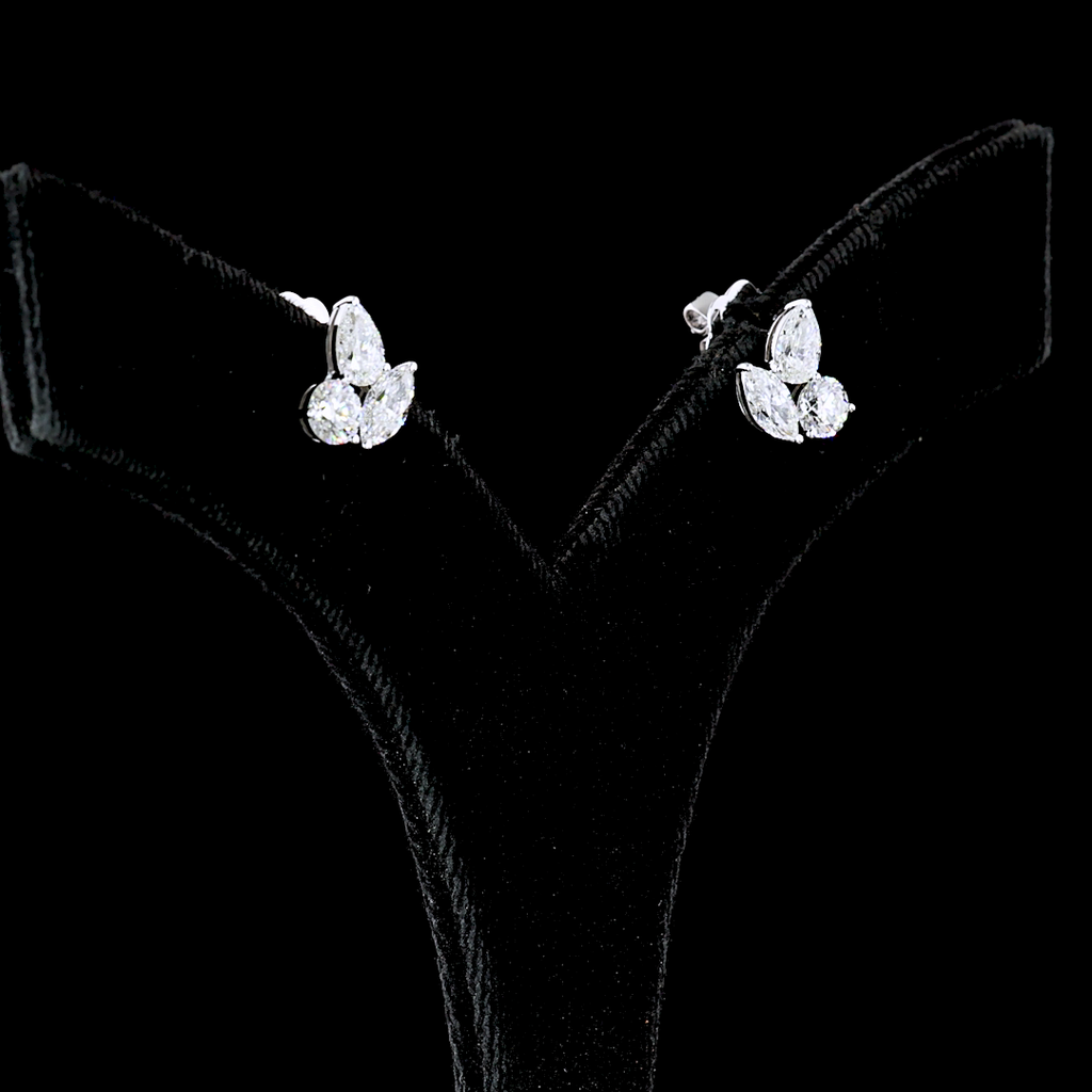 1.88 Cts 14k White Gold Pear Shape Studs Earring - Video