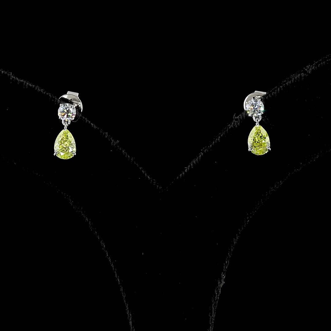 1.54 Cts 14k White Gold Pear Shape Hanging Earring - Image 2