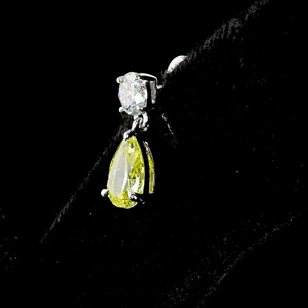 1.54 Cts 14k White Gold Pear Shape Hanging Earring - Image 4