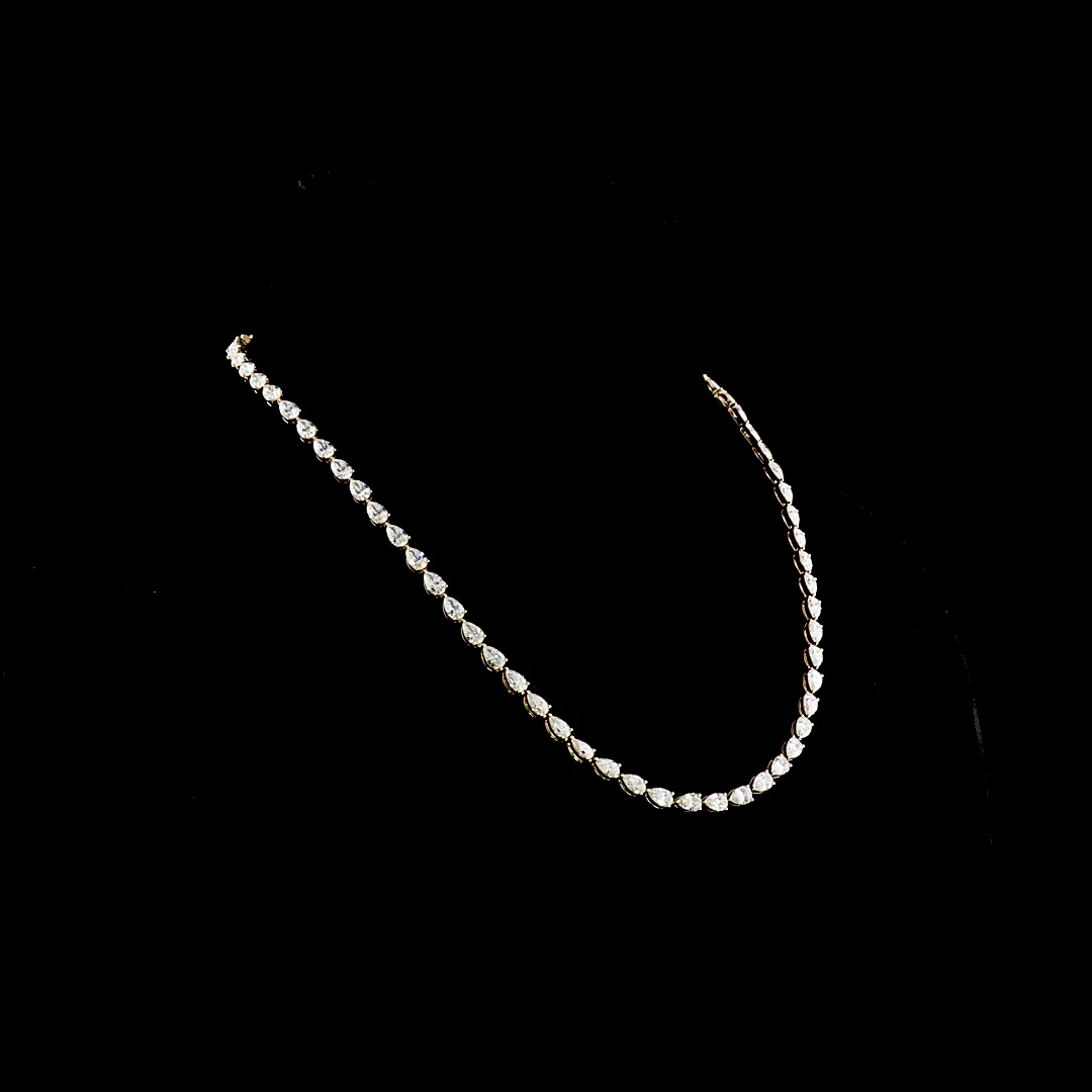 16.67 Cts 18k Yellow Gold Pear Shape Tennis Necklace - Image 2