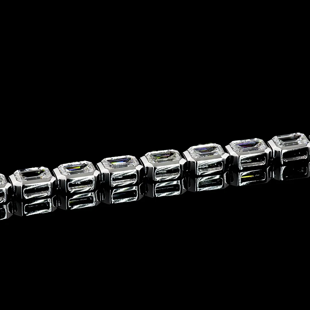 7.04 Cts 18k White Gold Emerald Shape Tennis Bracelet - Image 3