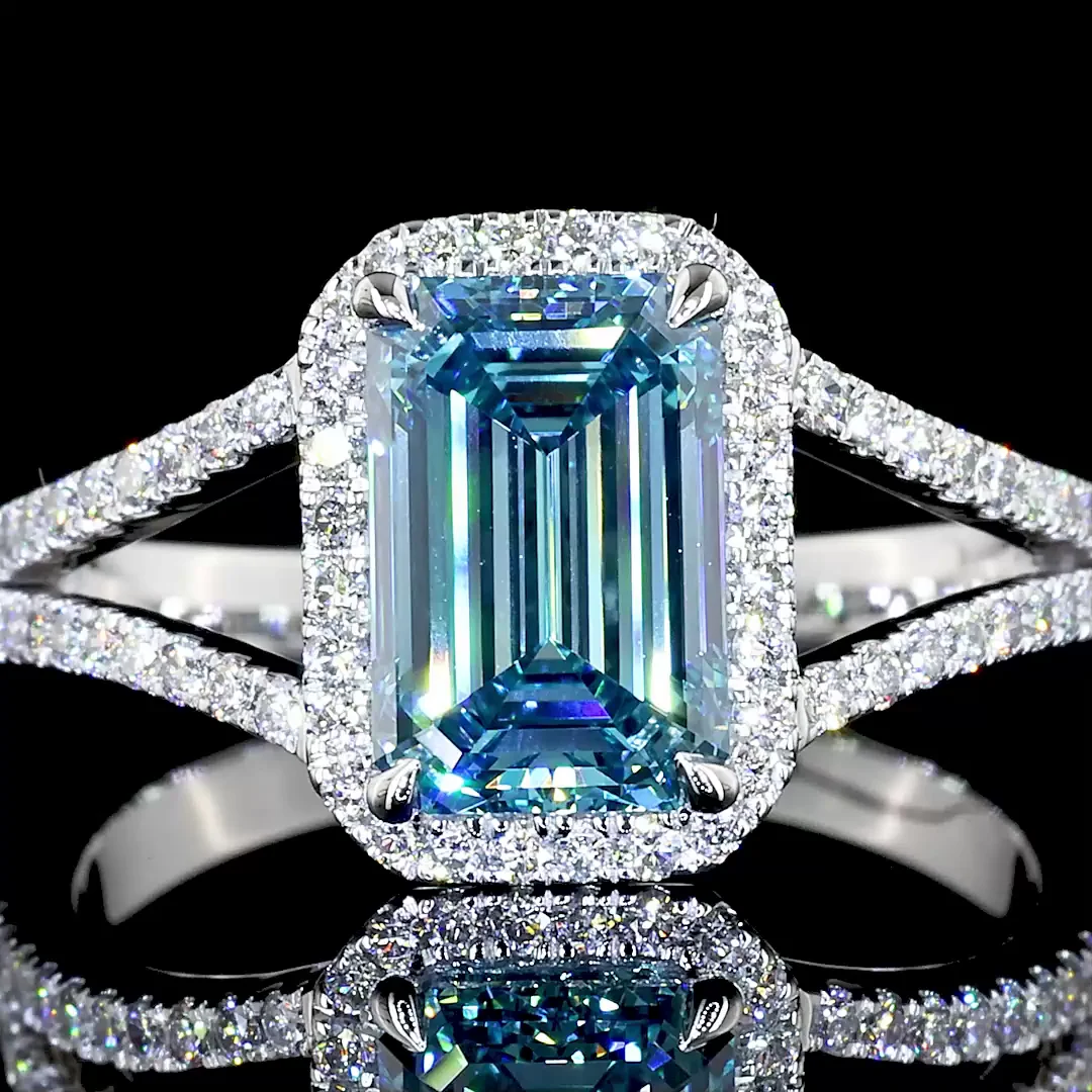 2.21 Cts 14k White Gold Emerald Shape Split Shank Ring - Image 2