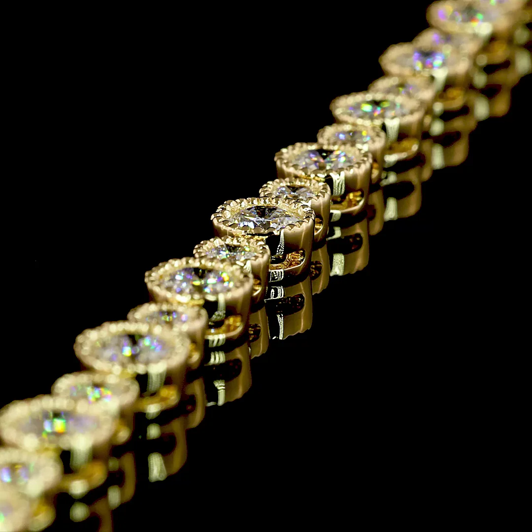 12.29 Cts 18k Yellow Gold Round Shape Station Line Tennis Necklace - Image 4