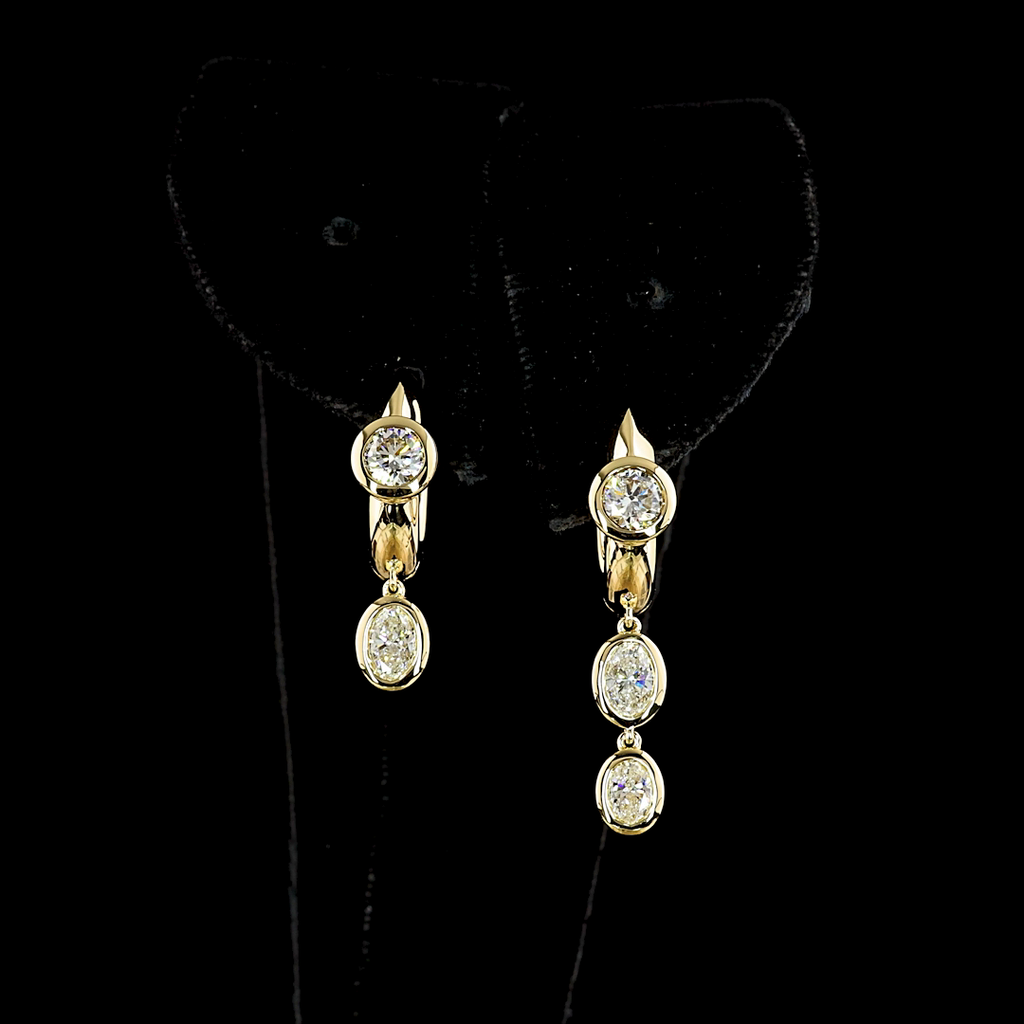 1.69 Cts 14k Yellow Gold Round Shape Hanging Earring - Video