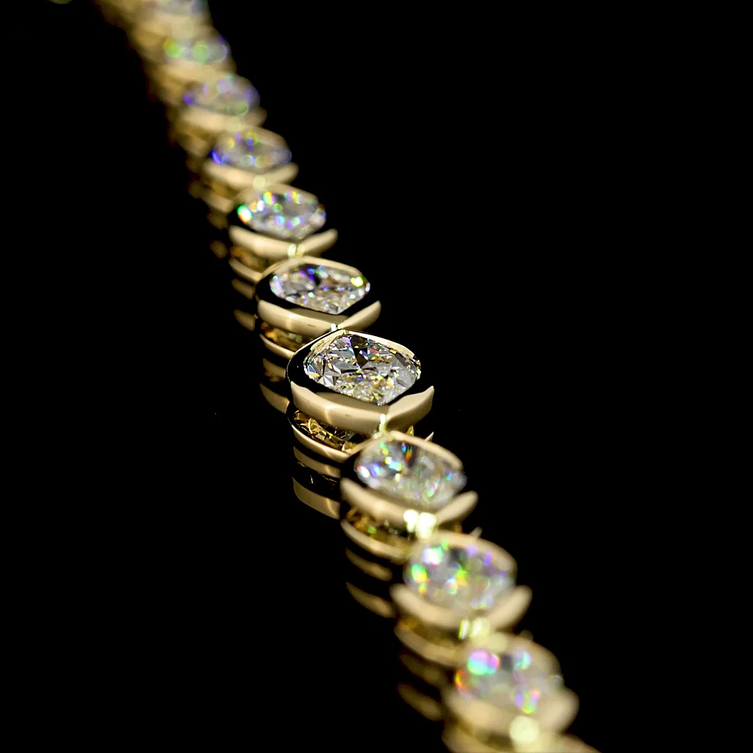 4.55 Cts 14k Yellow Gold Marquise Shape Riviera Necklace - Image 2