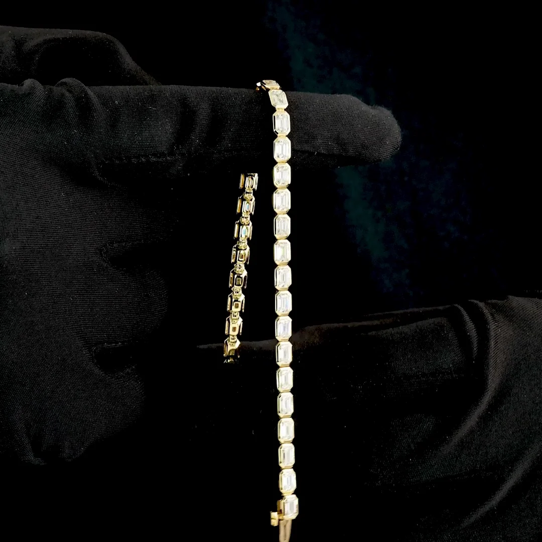 7.9 Cts 14k Yellow Gold Emerald Shape Tennis Bracelet - Image 3