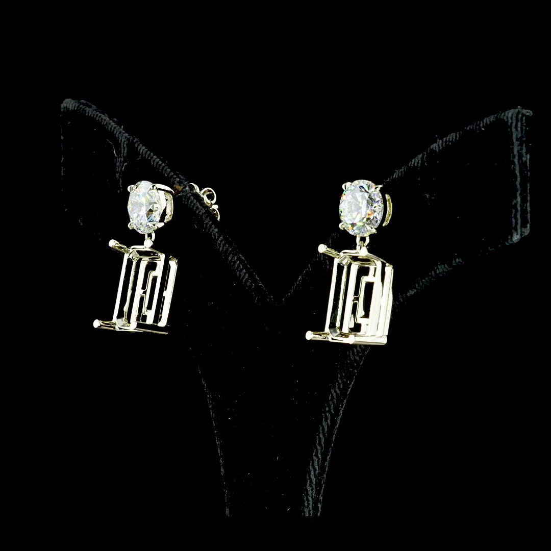 18.07 Cts 14k White Gold Emerald Shape Hanging Earring - Image 2