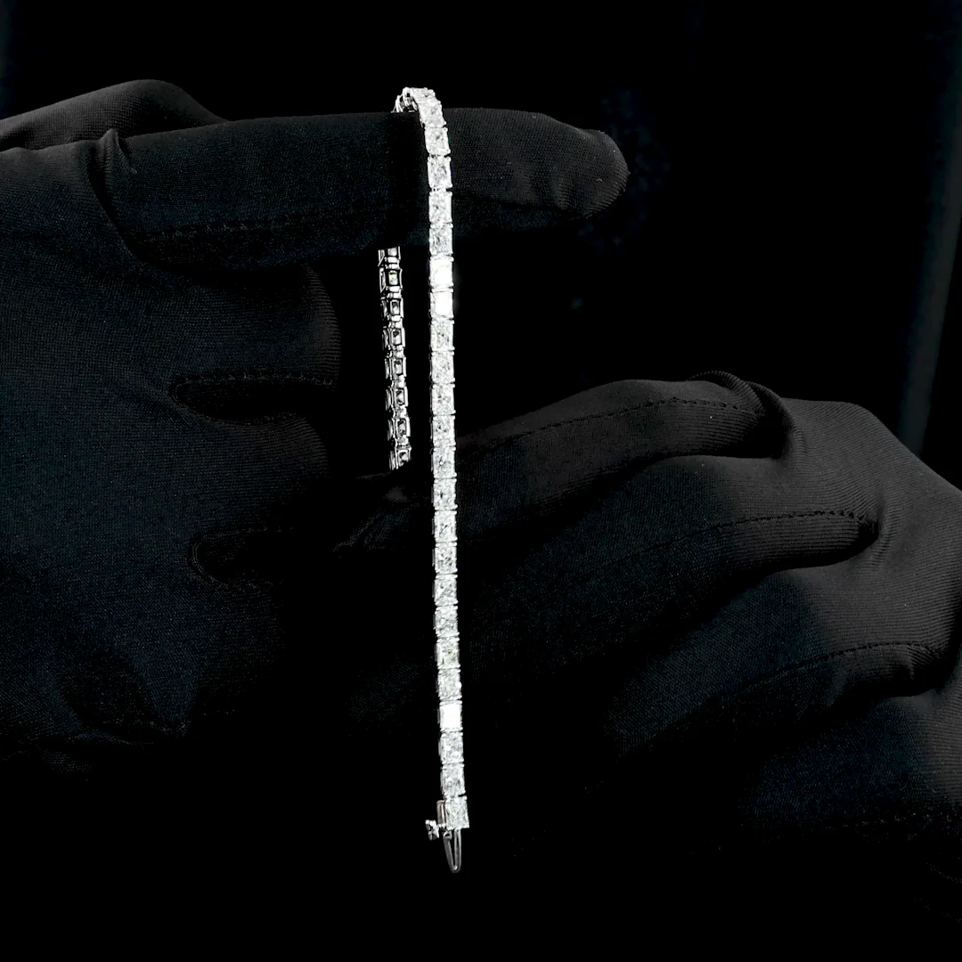 8.34 Cts 14k White Gold Radiant Shape Tennis Bracelet - Image 4