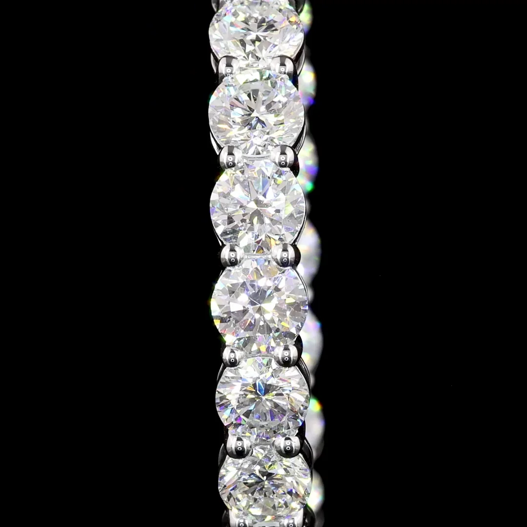 7.56 Cts 18k White Gold Round Shape Hoops Earring - Image 4