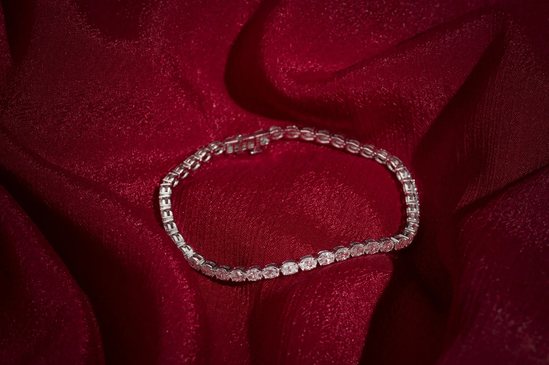 10.23 Cts 14k White Gold Oval Shape Tennis Bracelet - Image 4