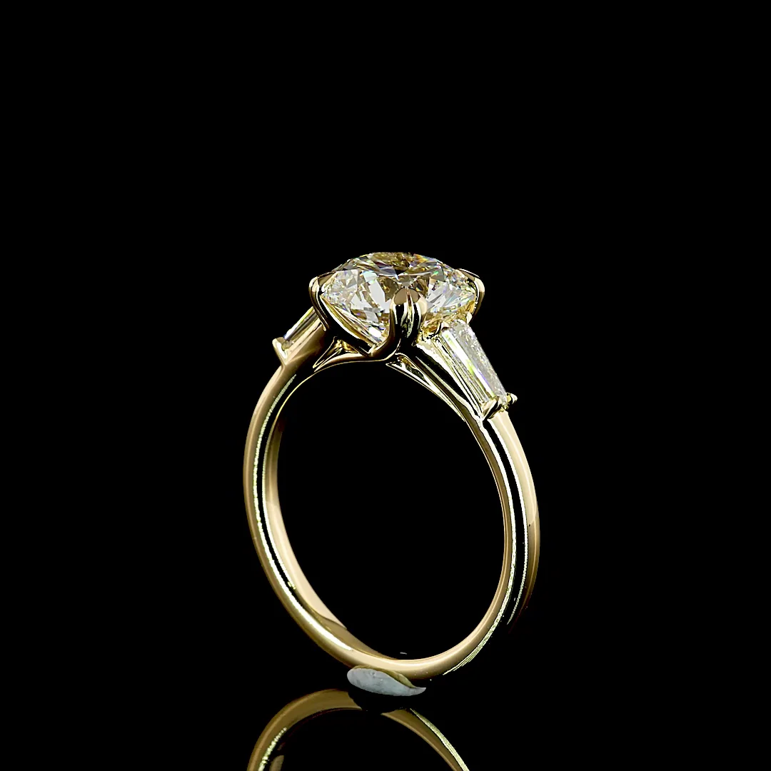 2.9 Cts 14k Yellow Gold Round Shape 3 Stones Ring - Image 2