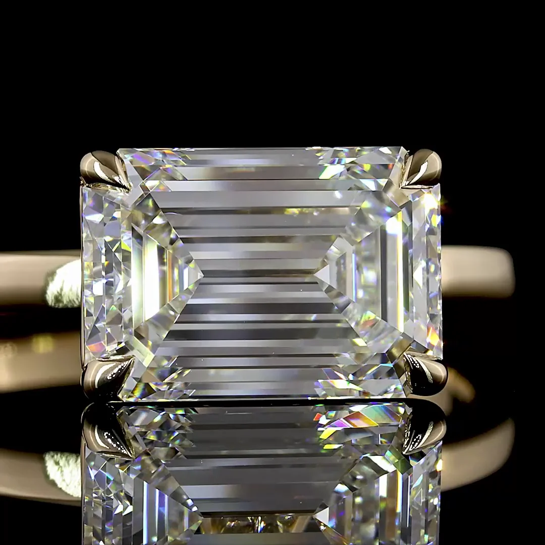 3.1 Cts 14k Yellow Gold Emerald Shape Solitaire Ring - Image 3