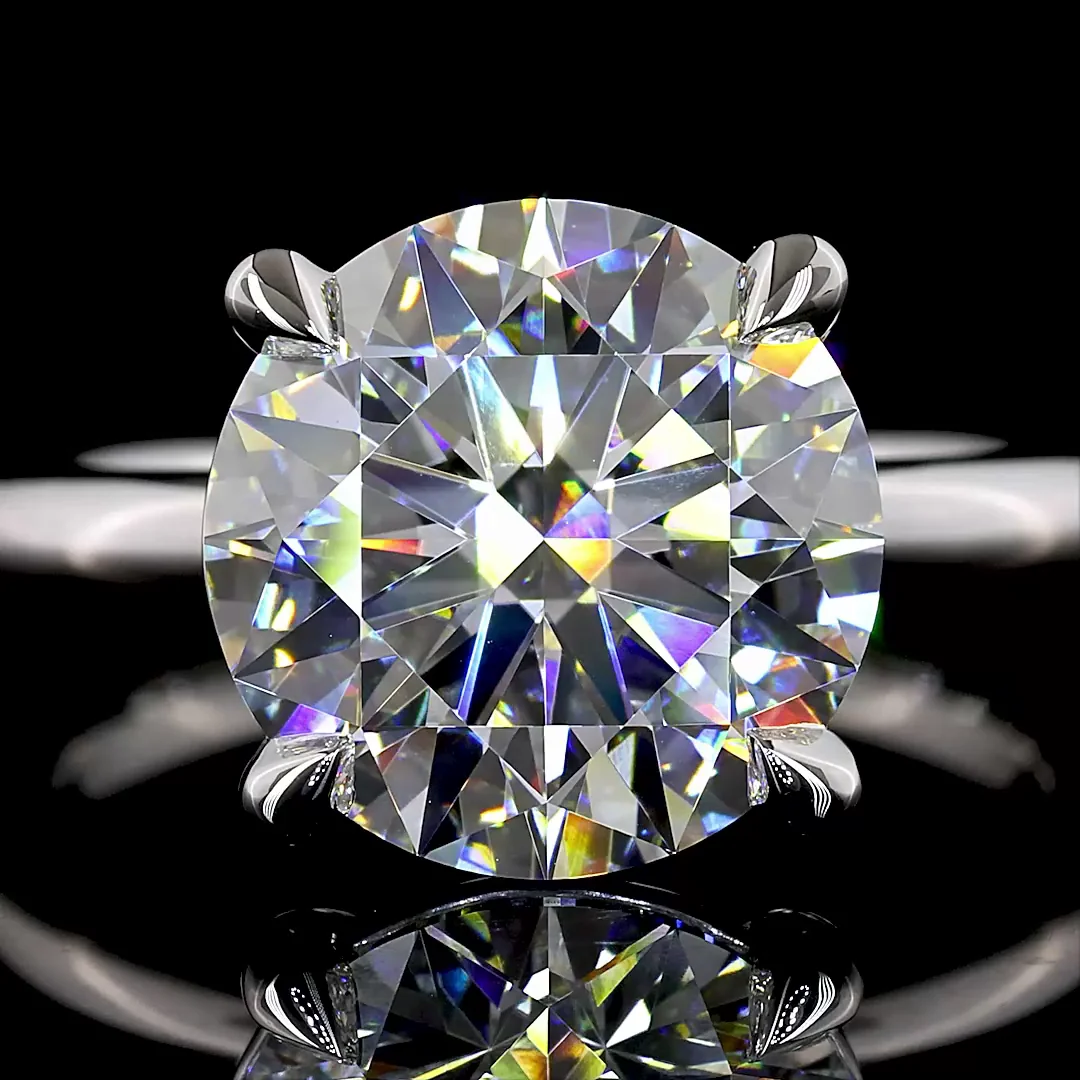 4.25 Cts Platinum Round Shape Solitaire Ring - Image 3