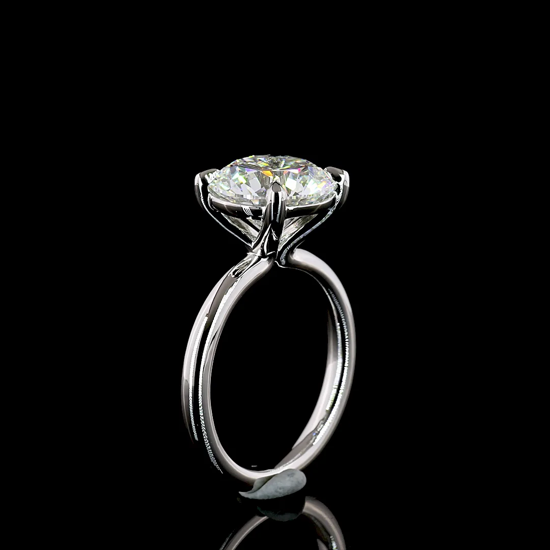 4.25 Cts Platinum Round Shape Solitaire Ring - Image 4