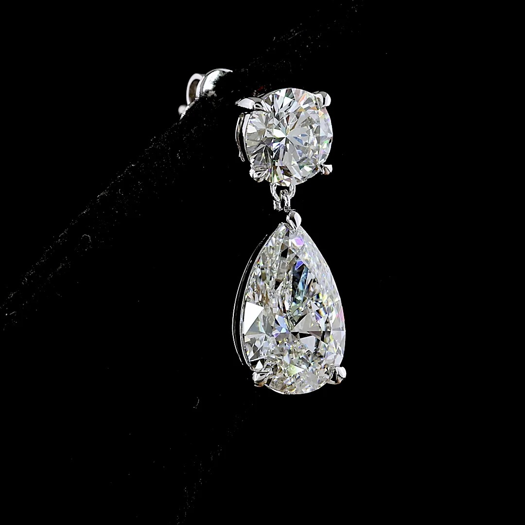 4.94 Cts 14k White Gold Pear Shape Hanging Earring - Image 4