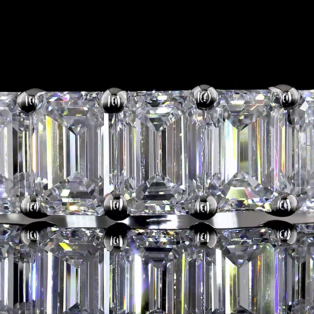 1 Cts Platinum Emerald Shape 5 Stones Eternity Band - Image 3