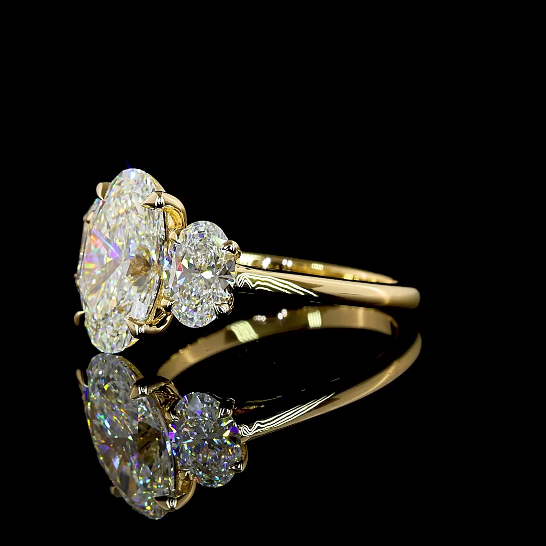 3.67 Cts 18k Yellow Gold Oval Shape 3 Stones Ring - Image 2