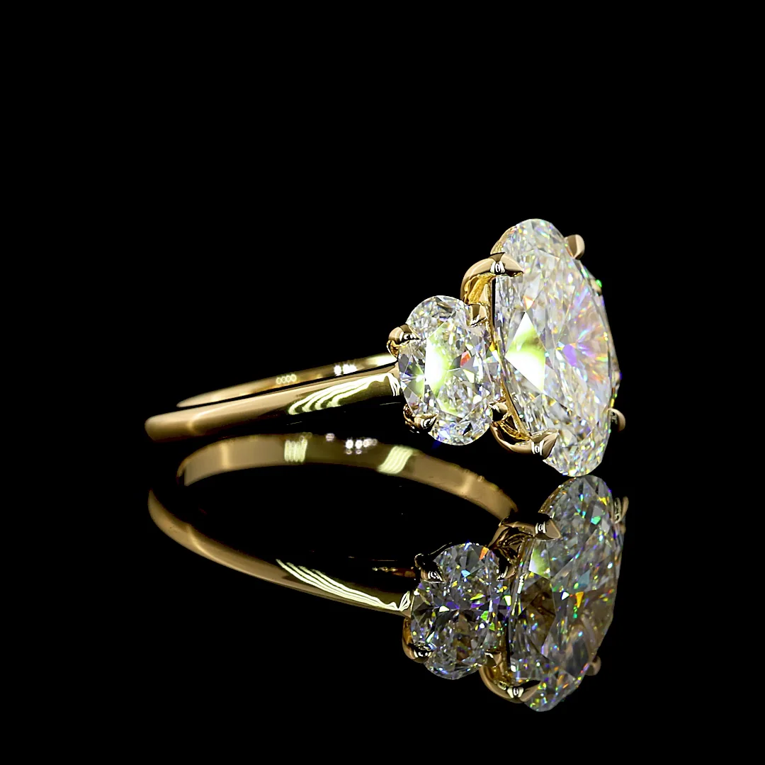 3.67 Cts 18k Yellow Gold Oval Shape 3 Stones Ring - Image 3