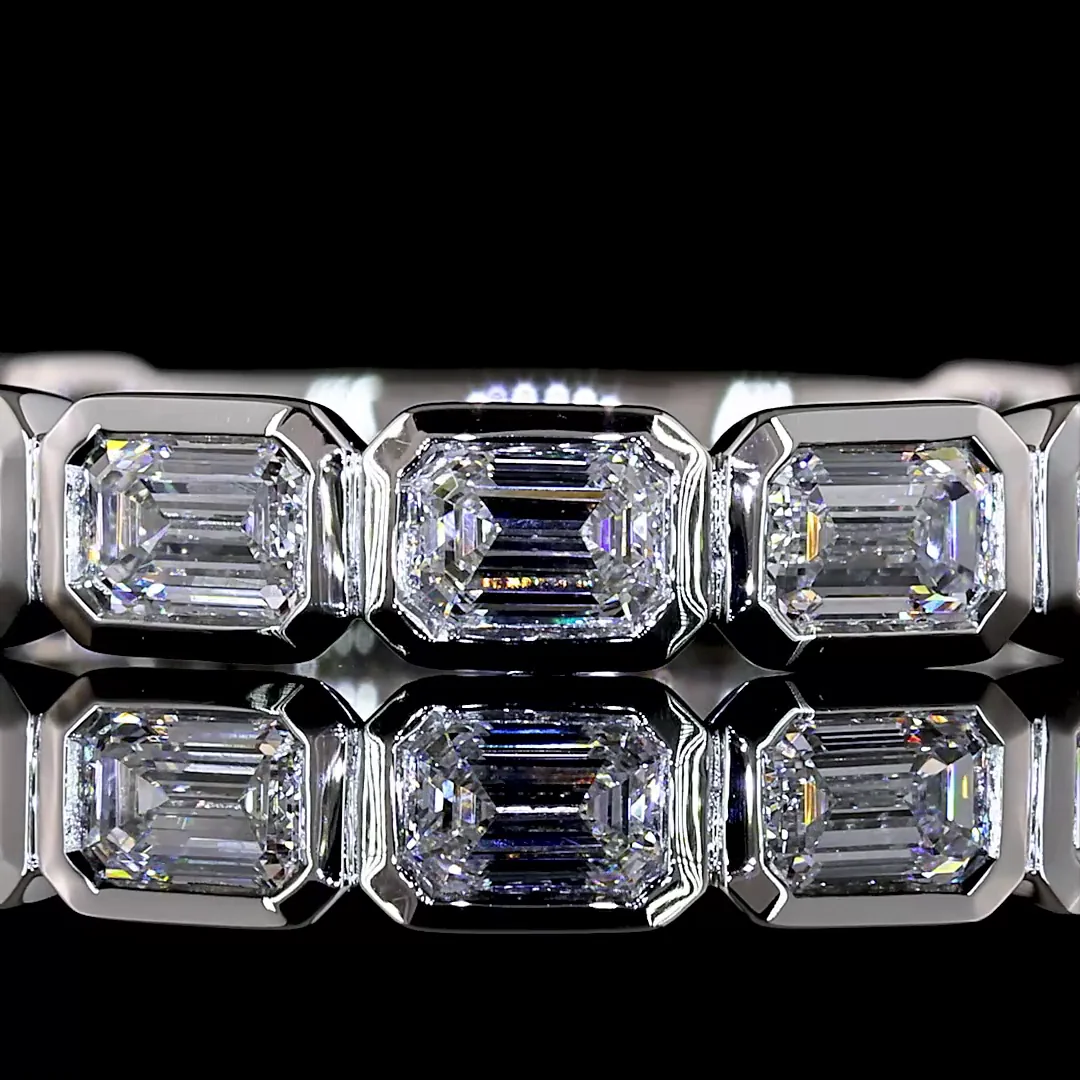 1.13 Cts Platinum Emerald Shape 3/4 Band Ring - Image 3