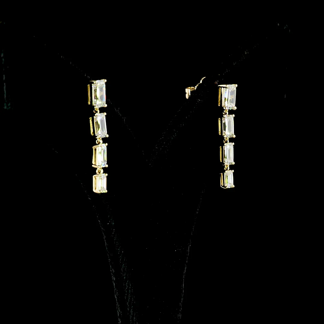 2.61 Cts 14k Yellow Gold Emerald Shape Hanging Earring - Image 2