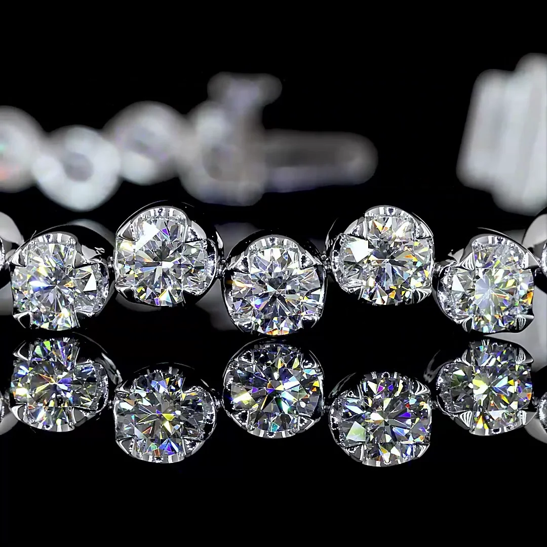 6.84 Cts 18k White Gold Round Shape Tennis Bracelet - Image 2