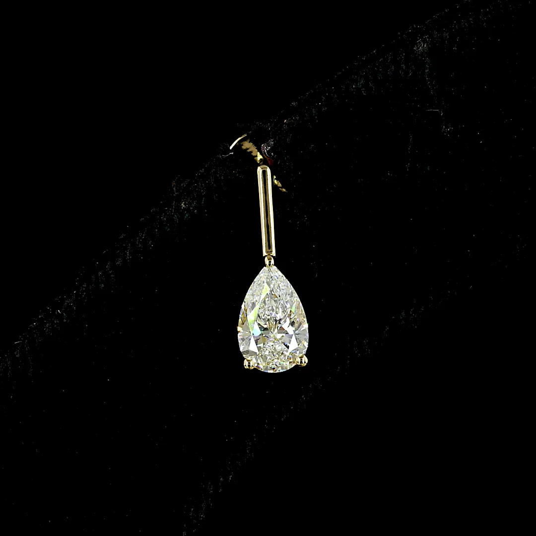 1.66 Cts 14k Yellow Gold Pear Shape Hanging Earring - Image 4