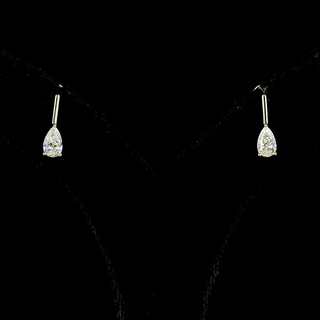 1.66 Cts 14k Yellow Gold Pear Shape Hanging Earring - Video