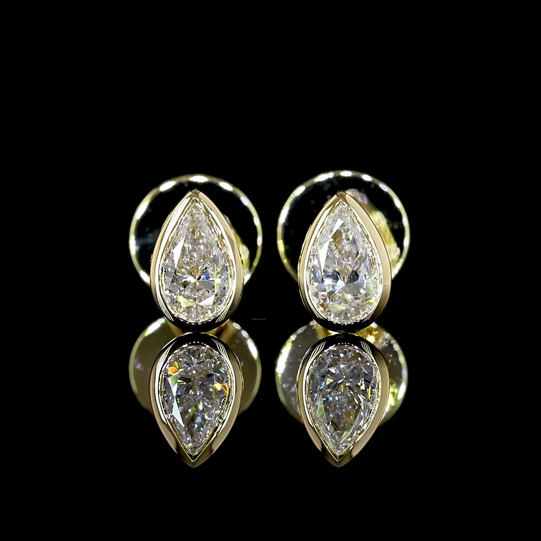 0.33 Cts 14k Yellow Gold Pear Shape Studs Earring - Image 3