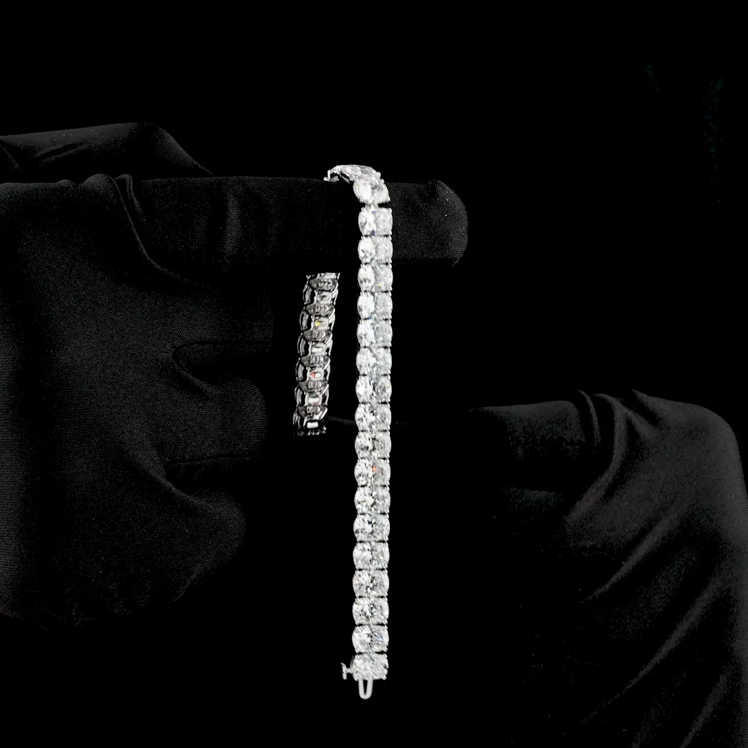 33.19 Cts 14k White Gold Cushion Brilliant Shape Tennis Bracelet - Image 3