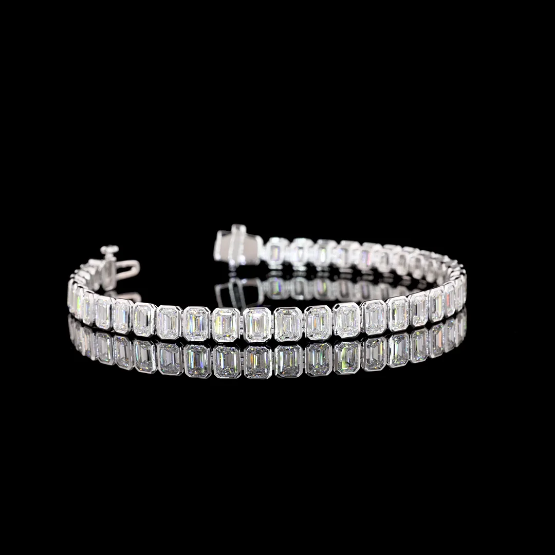 4.2 Cts 14k White Gold Emerald Shape Tennis Bracelet - Video