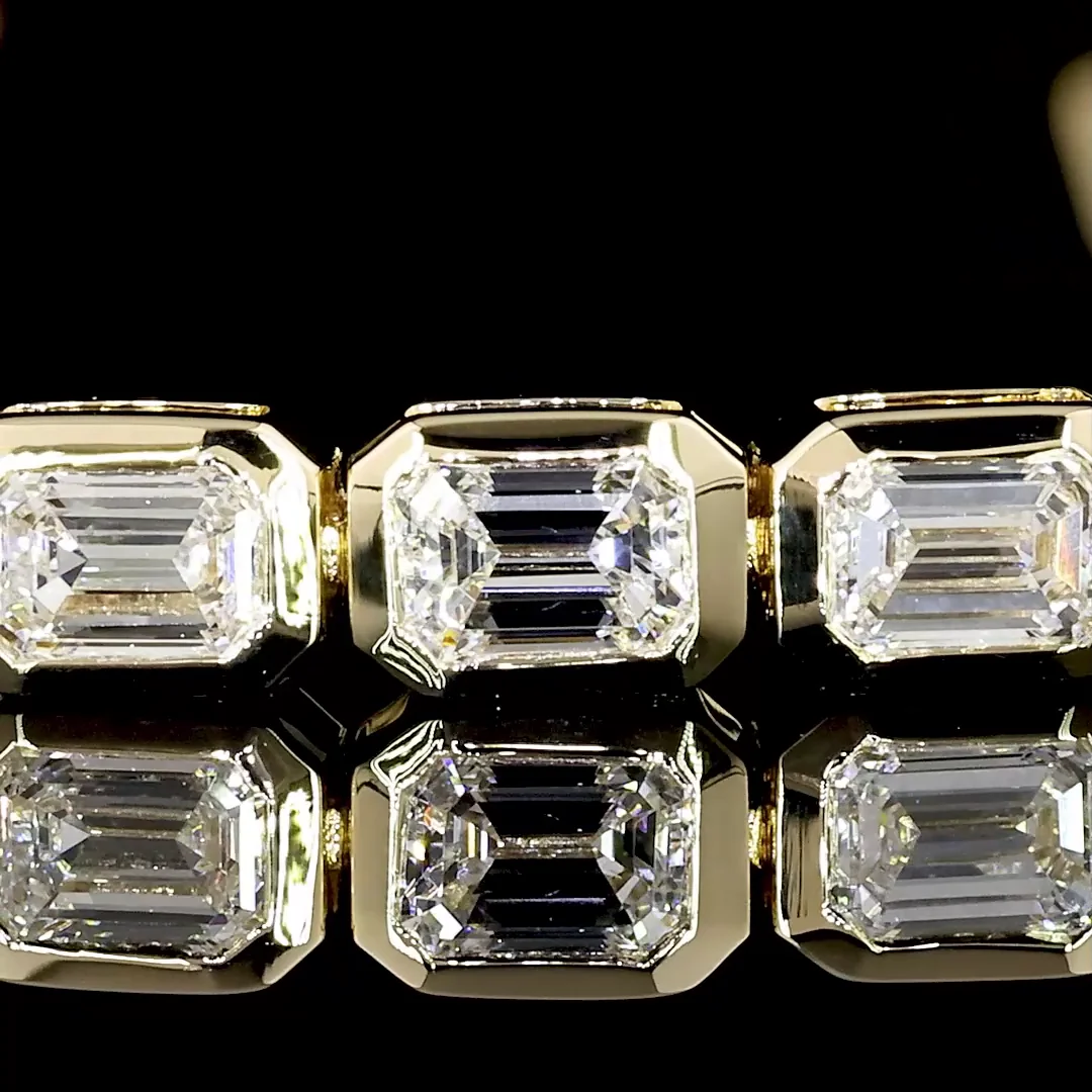 4.2 Cts 14k Yellow Gold Emerald Shape Tennis Bracelet - Image 2