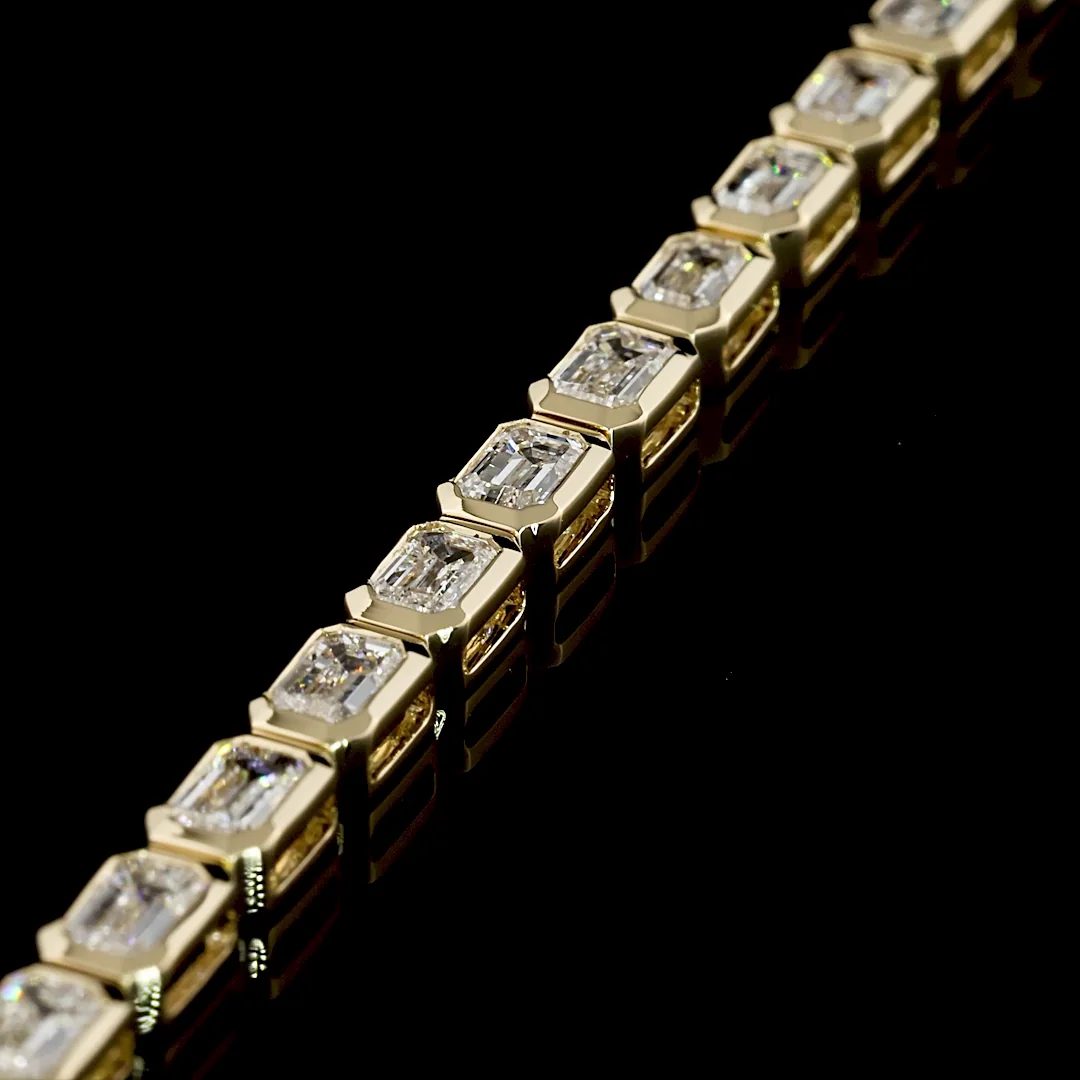4.2 Cts 14k Yellow Gold Emerald Shape Tennis Bracelet - Image 3