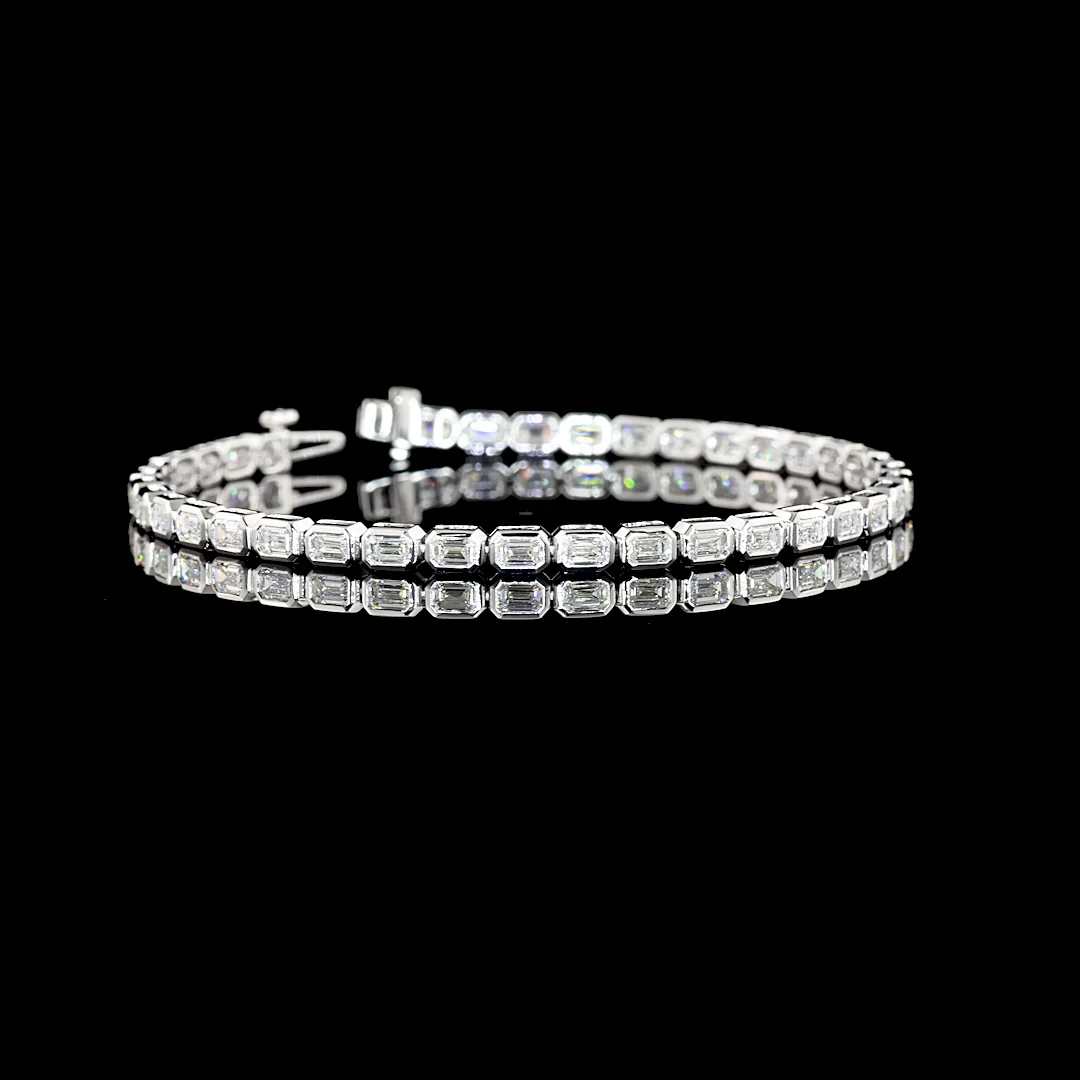 4.95 Cts 14k White Gold Emerald Shape Tennis Bracelet - Video