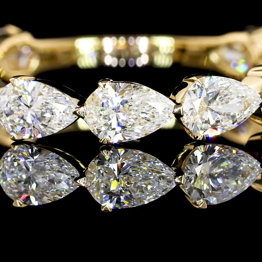 1.66 Cts 18k Yellow Gold Pear Shape 3/4 Band Eternity Band - Image 2