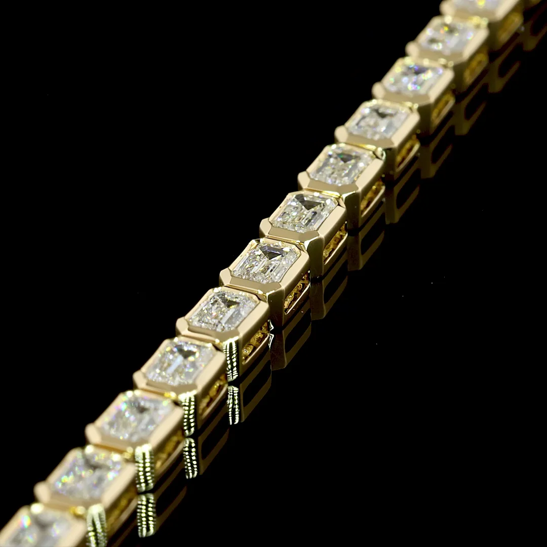 4.82 Cts 14k Yellow Gold Emerald Shape Tennis Bracelet - Image 3